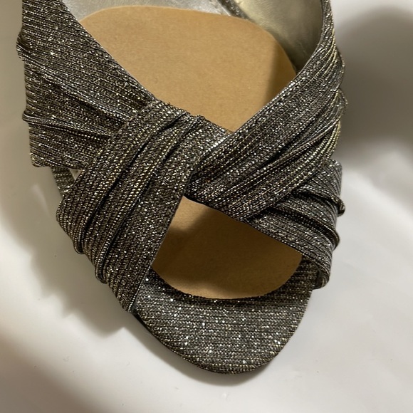 Nina Women's Carrie GM Shimmering Dress Pump, Platinum Gold, Size 7.5 M - Picture 2 of 9